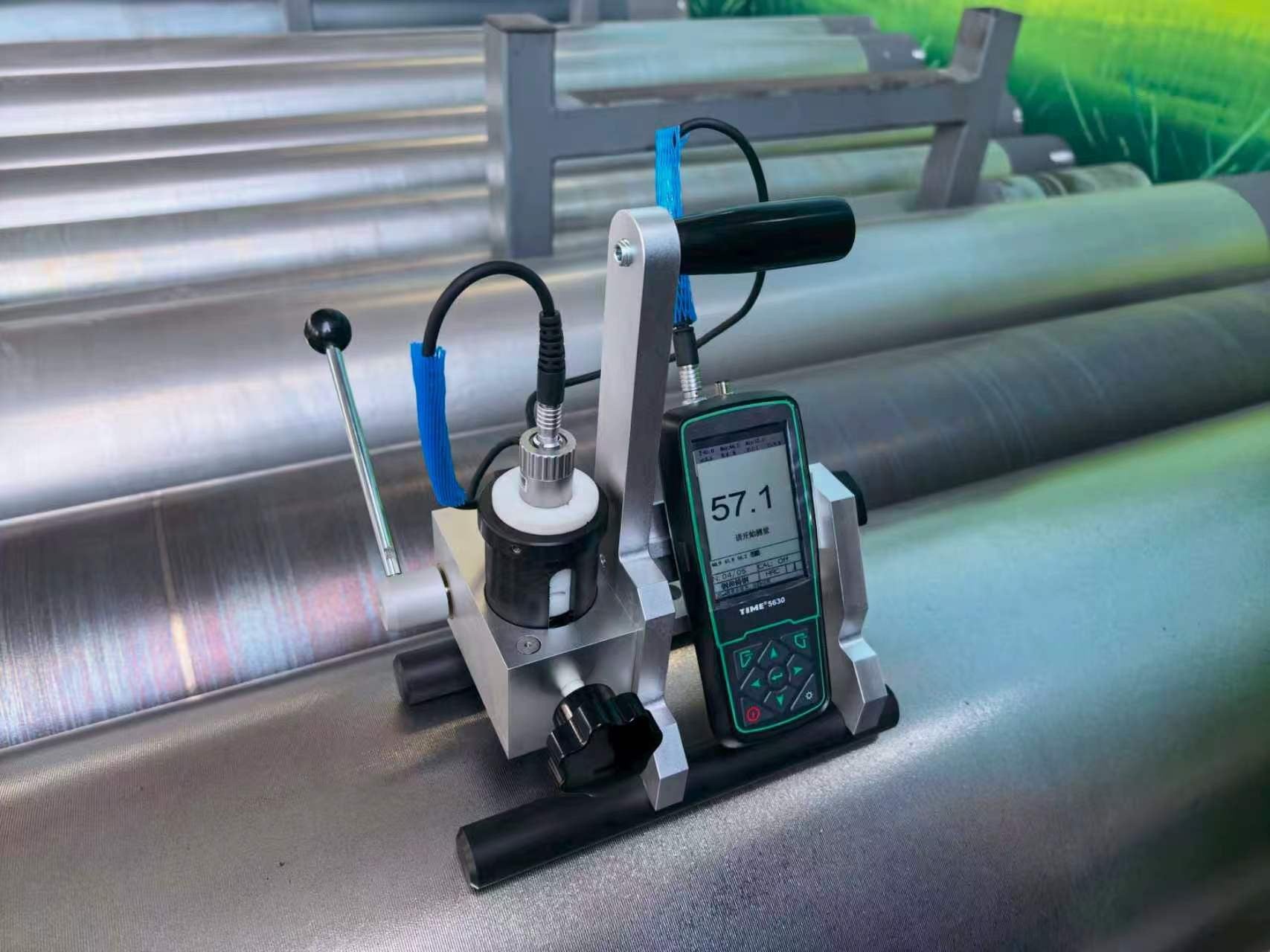 uci-pipe-cylinder-hardness-tester-stand-1