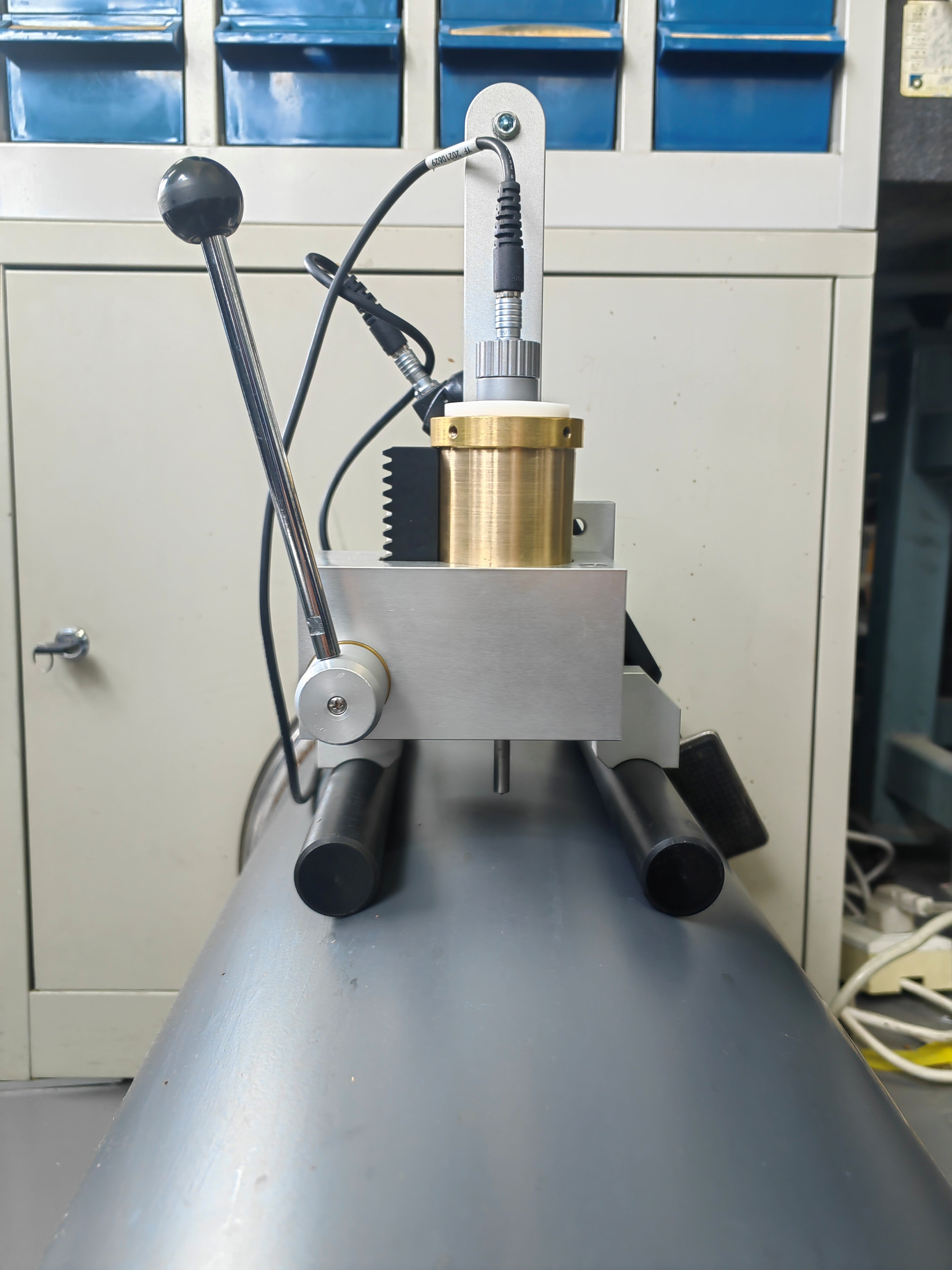 uci-pipe-cylinder-hardness-tester-stand-
